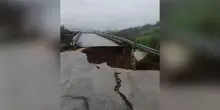 Crolla un ponte sulla Fossaltina in Molise, evitata una tragedia. Il video