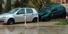 Vasto sott&rsquo;acqua: auto distrutte e ammucchiate nel piazzale - video