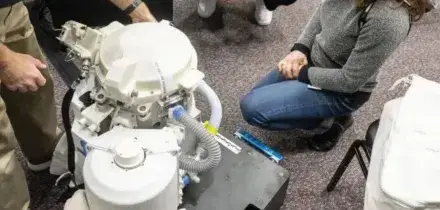 Problemi nel "bagno spaziale" della missione Artemis 2, la super toilet di Orion ha avuto un guasto