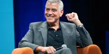 Clooney incontra gli studenti a Cuneo e attacca Trump: "Voler la fine di una civilt&agrave;  &egrave; un crimine"