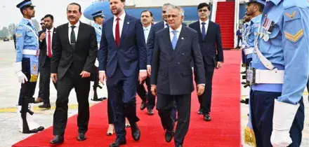 Pakistan prove di dialogo per un cessate il fuoco. Consenso Usa a sblocco beni iraniani congelati