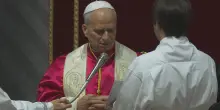 Il Papa: &ldquo;Rialziamoci dalle macerie, niente ci pu&ograve; chiudere in un destino gi&agrave; scritto&rdquo;
