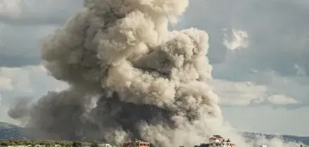 Trattative in stallo. Nello Stretto di Hormuz "traffico nuovamente bloccato". Trump contro il Papa