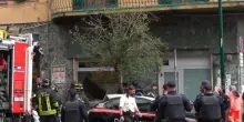 Napoli, rapina da film in banca: 25 ostaggi e blitz delle teste di cuoio, criminali in fuga