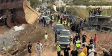 Libano, il ritorno a sud tra le rovine: sfollati sul ponte distrutto dai raid israeliani