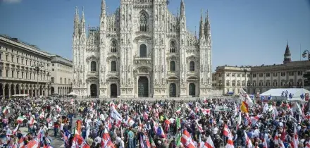 Corteo Lega a Milano, cori contro musulmani e von der Leyen