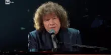 Canzonissima, Riccardo Cocciante canta "Il cielo in una stanza"
