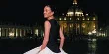 Katy Perry a Roma: San Pietro,  la carta di credito alla Fontana di Trevi e lo show alla Nuvola
