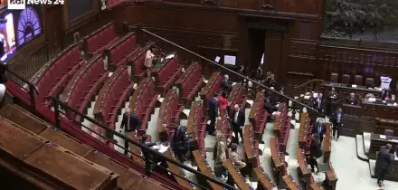 DL sicurezza, voto di fiducia e decreto correttivo. Caos in Aula, opposizioni all'attacco