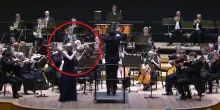 Finlandia, colpo del direttore d&rsquo;orchestra: il violino da quasi un milione di dollari vola in aria