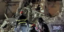 Napoli, crolla palazzina di quattro piani in centro: si scava tra le macerie