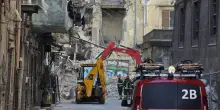 Napoli, si scava tra le macerie dell'edificio di quattro piani crollato a Napoli