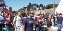 25 Aprile: spari al Parco Schuster a Roma e tensioni al corteo. Due feriti, indaga la Digos