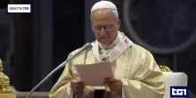 Il Papa: "Domenica piena di vita anche se la morte ci circonda"