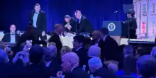 Sparatoria al gala dei media con Trump, arrestato l'aggressore. Si indaga sul movente