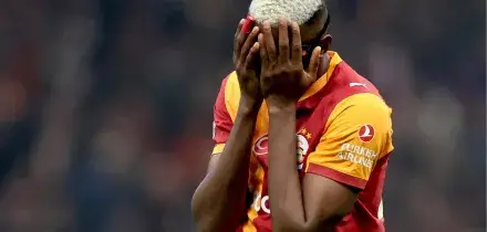 Osimhen denunciato da Mercedes, non avrebbe pagato le rate della macchina