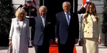 La visita dei Reali inglesi negli Stati Uniti, l'arrivo alla Casa Bianca accolti da Trump e Melania