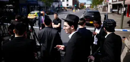 Londra, agguato vicino sinagoga: 2 accoltellati. Starmer: "&Egrave; attacco a tutta la Gran Bretagna"