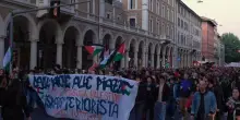 "Dalle barche alle piazze", corteo attraversa Bologna in solidariet&agrave; alla Flotilla