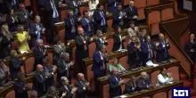 Gli applausi dai banchi del centro destra per il discorso della premier