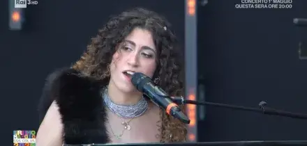Concertone, Delia canta "Bella Ciao": la parola "partigiano" cambia in "essere umano"