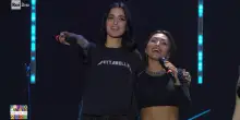 Concertone, Serena Brancale omaggia Guevara e canta con Levante e Delia "Al mio paese"