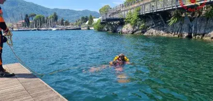 Si tuffa nel lago di Como e non riemerge, morto 15enne