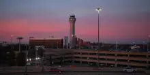 Un aereo da Venezia tocca un palo atterrando a Newark, nessun ferito