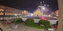 Scudetto Inter, il timelapse della festa al Duomo: cori, bandiere e fuochi d&rsquo;artificio