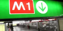 Brusca frenata della metro in centro a Milano, contusi e feriti: nessuno grave