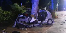 Un'auto si schianta contro un albero a Forl&igrave;, muoiono due ragazze e un'altra &egrave; gravissima