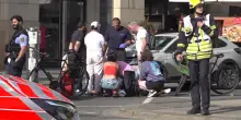 Un'auto si lancia sulla folla a Lipsia, le prime immagini