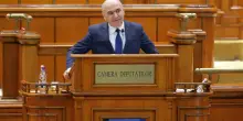 Romania, passa la mozione di sfiducia tra socialisti ed estrema destra: cade il governo Bolojan