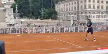 Tennis, Internazionali. Tsitsipas si allena a Piazza del popolo