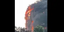 In fiamme un centro commerciale vicino Teheran: almeno 8 morti e 36 feriti