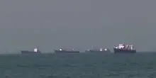 Hormuz, Trump fa marcia indietro: "Sospesa la missione di scorta alle navi, si cerca un'intesa"