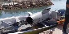 Stretto di Hormuz, il video del recupero del drone Usa abbattuto da parte dell'Iran