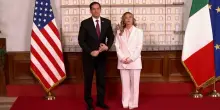 Il bacio e il "Come stai?": il segretario di Stato Usa Rubio ricevuto a Palazzo Chigi da Meloni