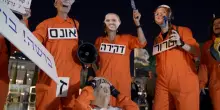 Tel Aviv, manifestanti contro Netanyahu: "Il suo governo &egrave; un disastro"