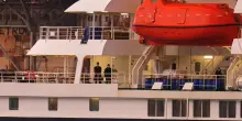 Lo sbarco dalla Hondius alle Canarie, nessun italiano a bordo, sanitari: "Tutti asintomatici"