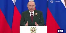 Ucraina, Putin propone Schr&ouml;der come mediatore, ma Berlino gela il Cremlino: "Troppo vicino"