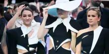 Eurovision come una fashion week: tutti i look del tappeto turchese di Vienna