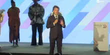 Macron perde la pazienza e bacchetta la platea del vertice Africa forward:  "Hey, fate silenzio!"
