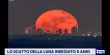 Lo scatto della Luna inseguito per 5 anni: l'alba lunare a Milano