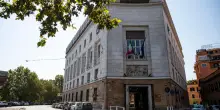 Hantavirus, quarantena di sei settimane per i contatti stretti. Schillaci: "Serve cautela"