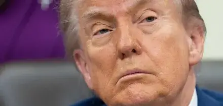 Trump: "La tregua &egrave; appesa a un filo", attesa per l'incontro con Xi