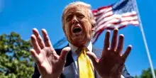 Trump vola a Pechino: "Cina e Nato non ci servono". Poi attacca i media: "Traditori"