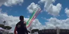 Andrea Vavassori ammira il volo delle Frecce sul Foro Italico: "Fiero di essere italiano"