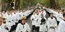 Il Vaticano ai lefebvriani: non ordinate nuovi vescovi o sar&agrave; scisma