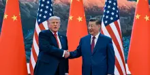 Onori militari, sfarzo e tanti sorrisi: comincia bene la visita di Trump in Cina